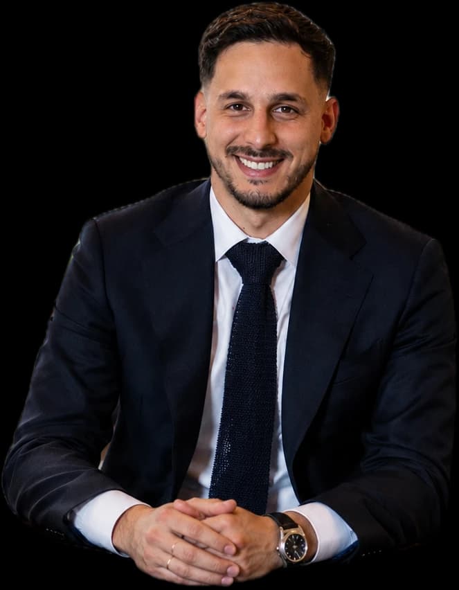 Ismael Lepennec, co-fondateur d'IA Infinity, souriant en costume